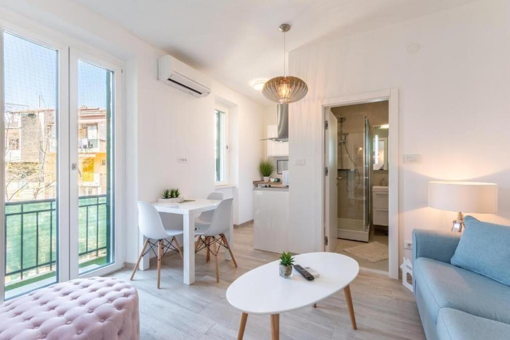 Apartments And Room Poesia Split Exterior foto