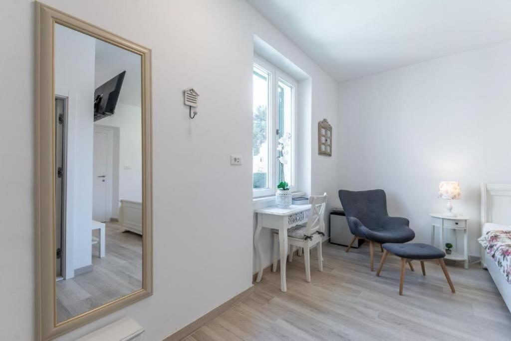 Apartments And Room Poesia Split Exterior foto